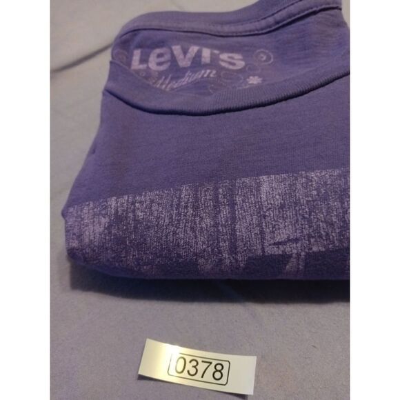 Levi's brand Ladies Tee - Small (0378) - Picture 7 of 7